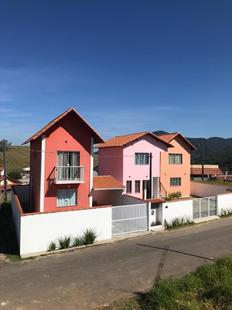 Chale Enfrente As Montanhas Villa Penedo  Exterior photo